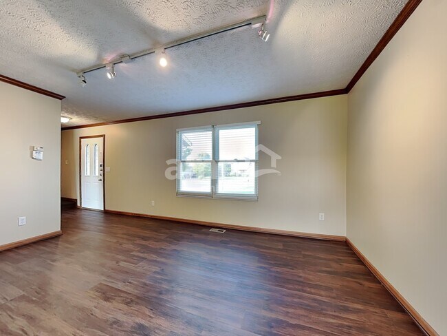 Building Photo - 6588 Taylor Trace Ln