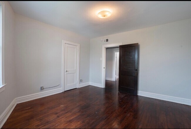 Building Photo - 4419 S Kingshighway Blvd
