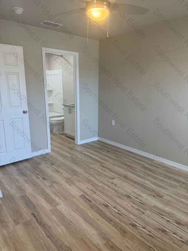 Building Photo - 1317 Mission Dr