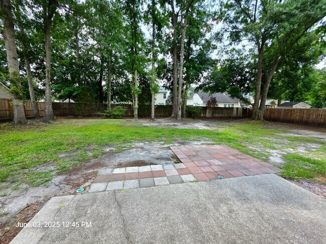 Building Photo - Thoughtfully updated 3 bedroom in Summervi...