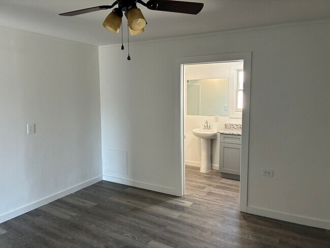 Building Photo - Welcome to the Heart of Unionville prime location!