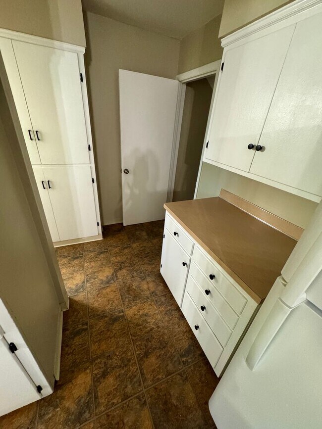 Building Photo - 3 Bedroom ~ Clintonville