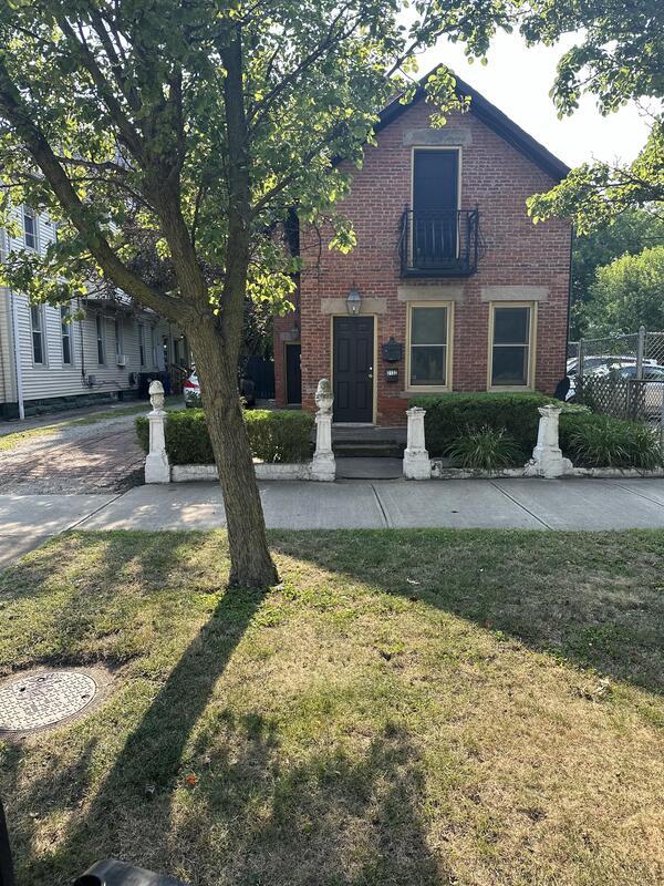 Building Photo - 2132 W 11th St