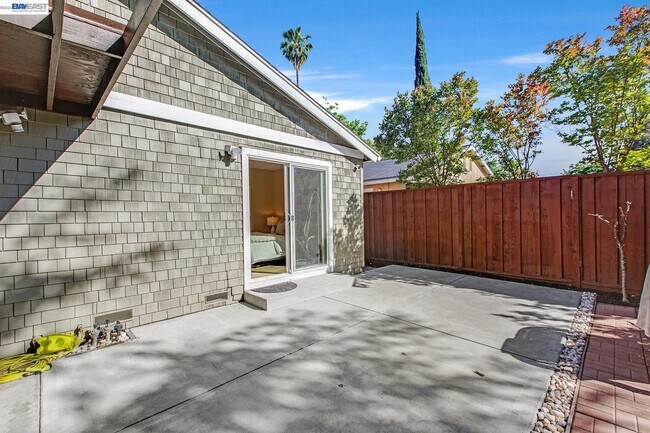 Building Photo - 238 Arbor Valley Dr