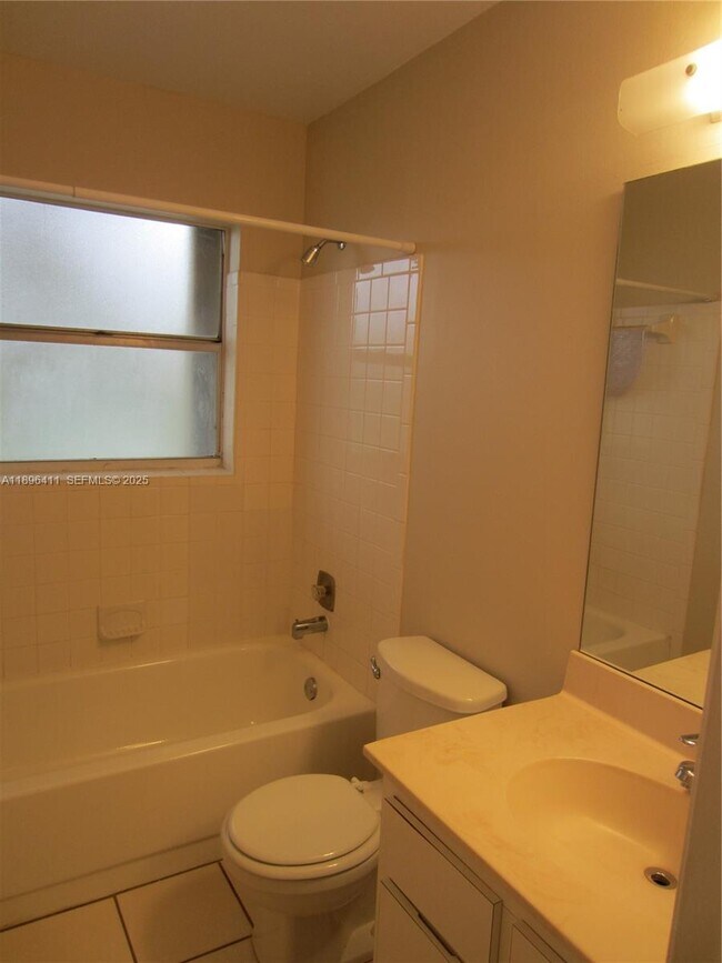 Building Photo - 10812 Royal Palm Blvd