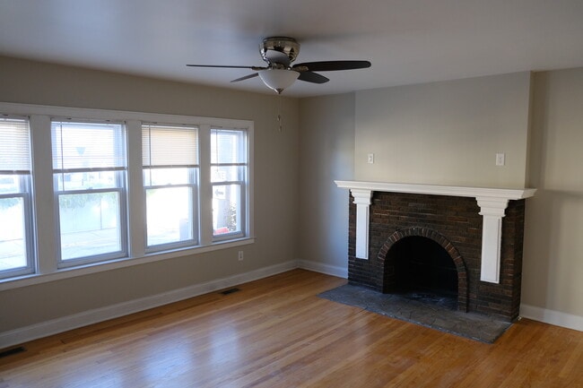 Living Room - 335 Burkhardt Ct