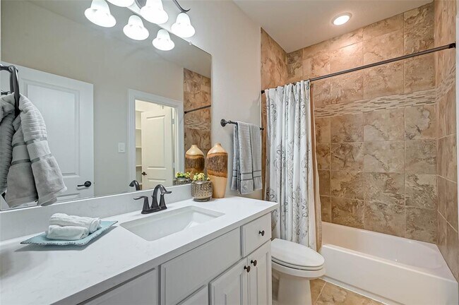 Building Photo - 17519 Galloway Forest Dr