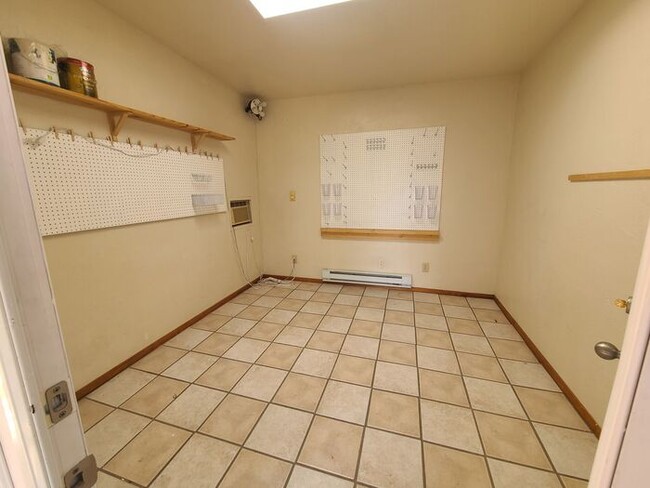 Building Photo - **Available NOW**
