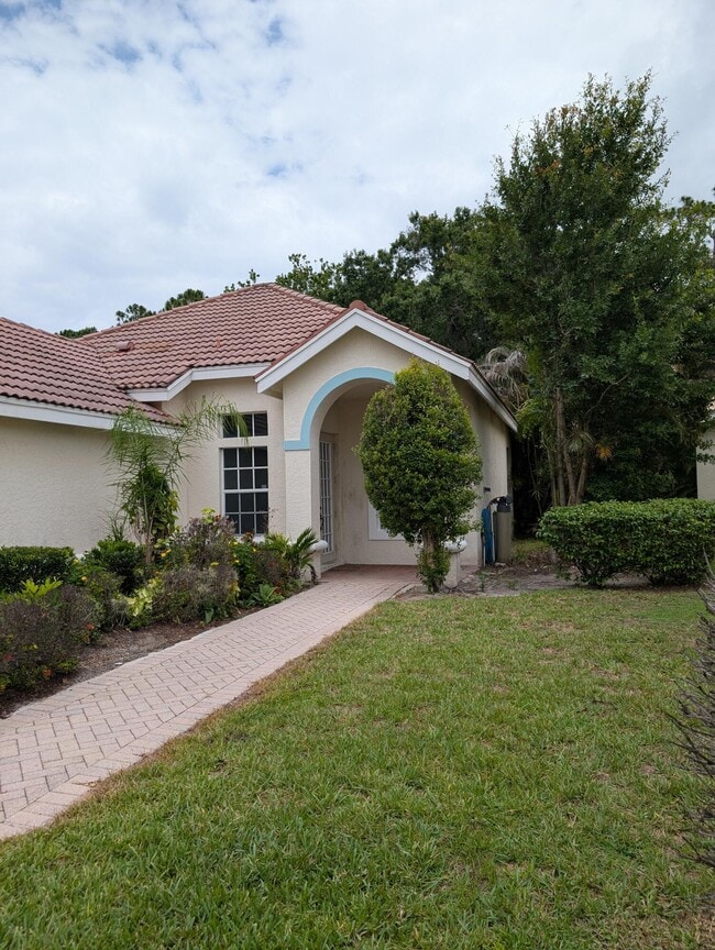 Building Photo - 708 SW St Vincent Cove