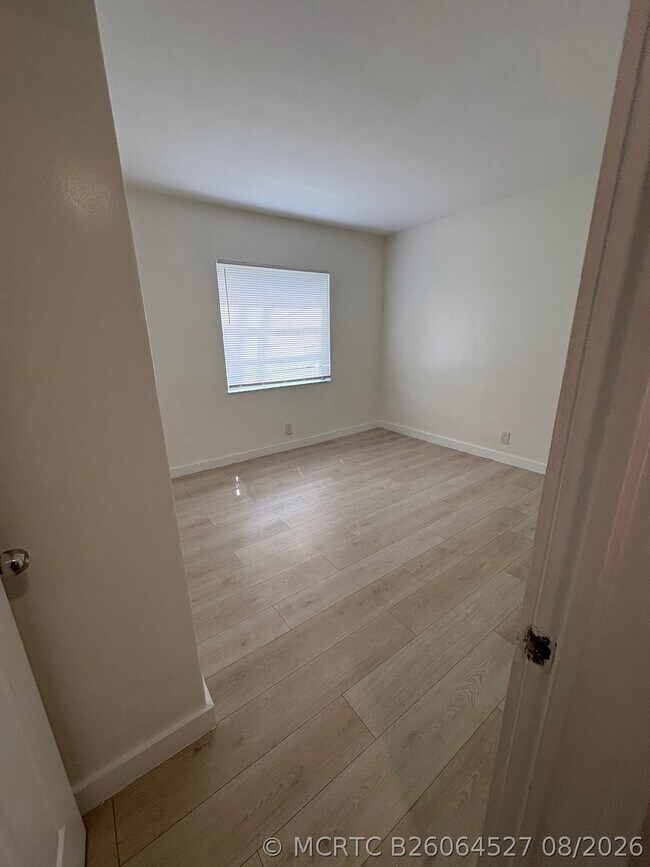 Building Photo - 600 NE 46th Ct