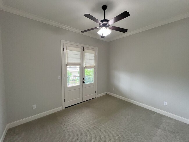 Building Photo - Stunning 4 bedroom, 3 bathroom 2 story hom...