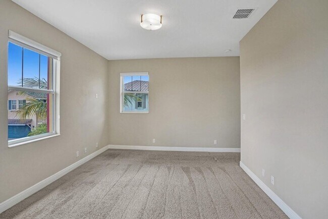 Building Photo - Great Pool Home with excellent lake View in Heron Bay, Parkland