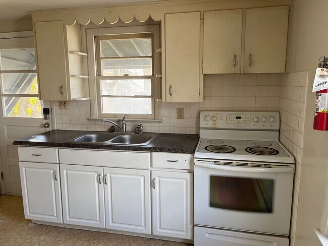 Building Photo - 202 1/2-127 1/2 N Penn St