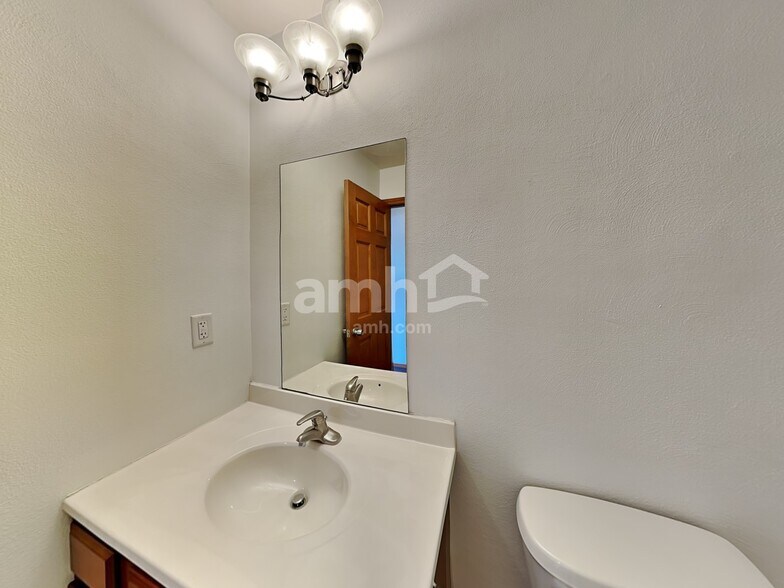Building Photo - 3085 Warwickshire Dr