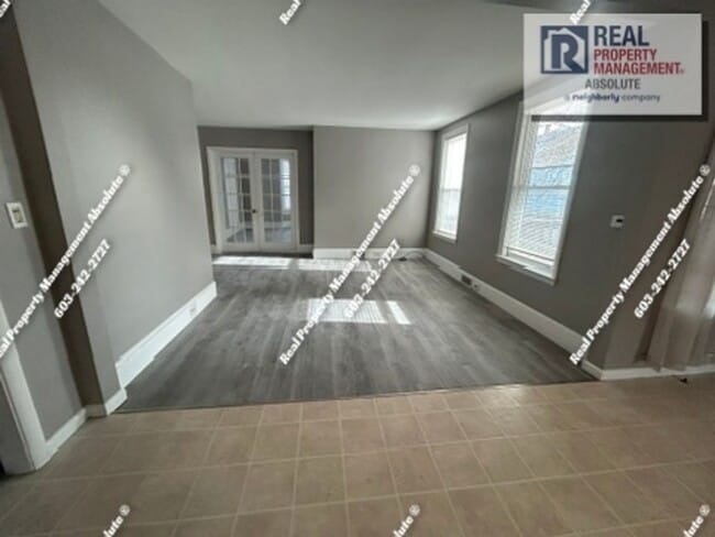 Building Photo - Large First-Floor 3BR Near Downtown Manchester