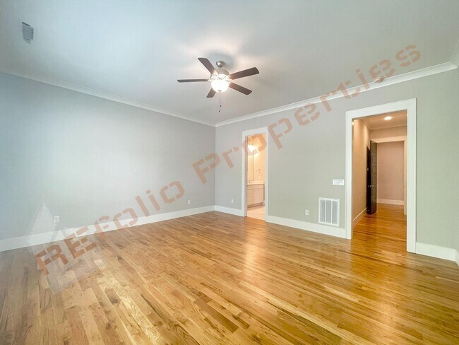 Building Photo - 413 Ancient Oaks Dr