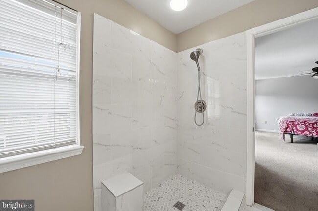 Building Photo - 6355 Willowfield Way