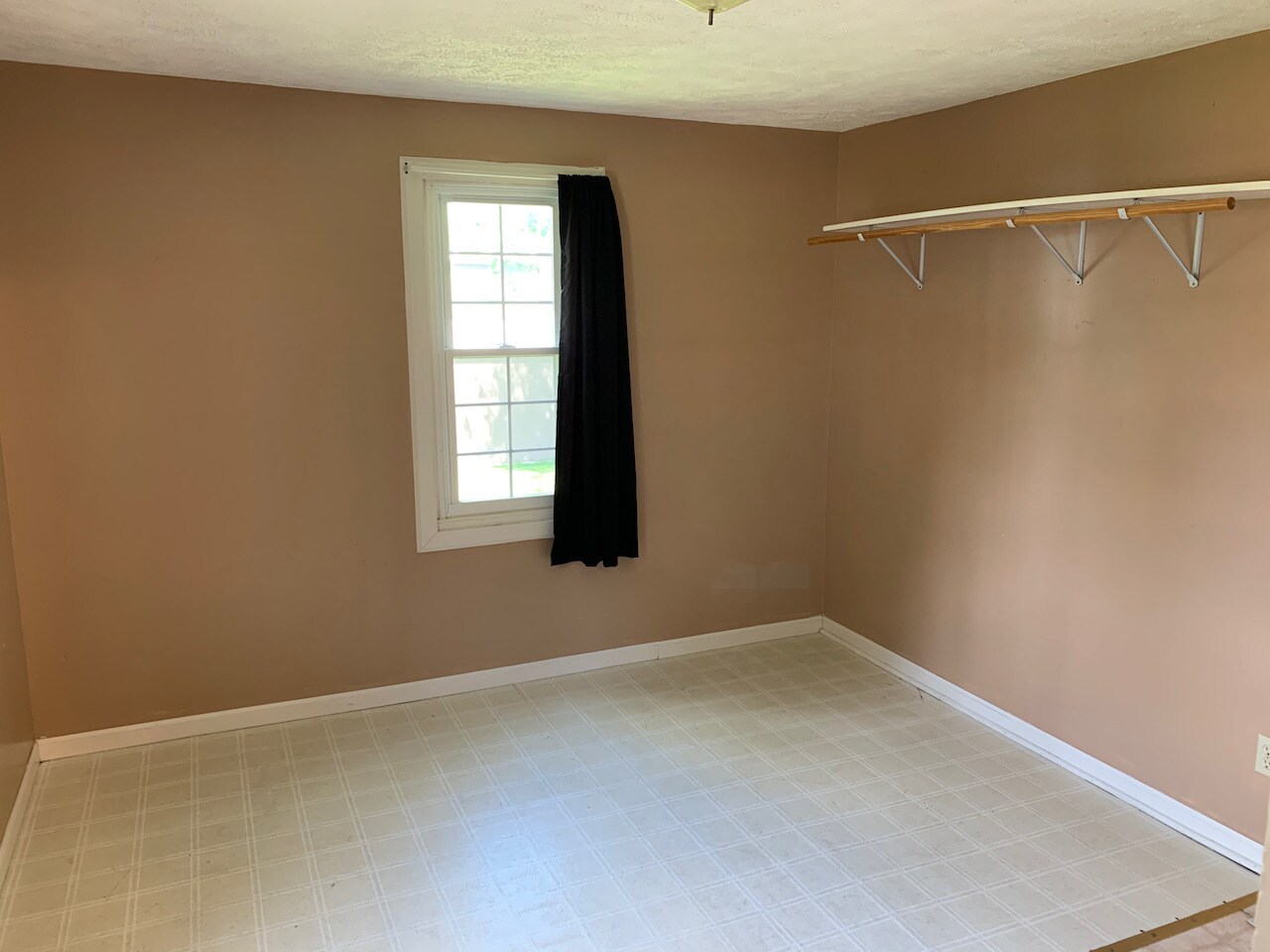 Building Photo - 4821 Walker Ave