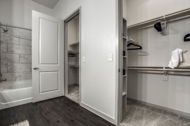 Building Photo - 16220 Phoebe Rd