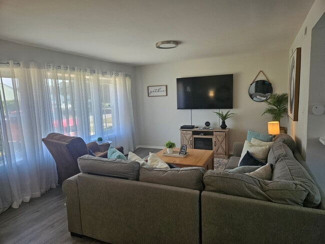 Building Photo - 2213 Wharton Ave