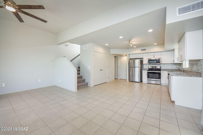 Building Photo - 848 E Park Modern Dr