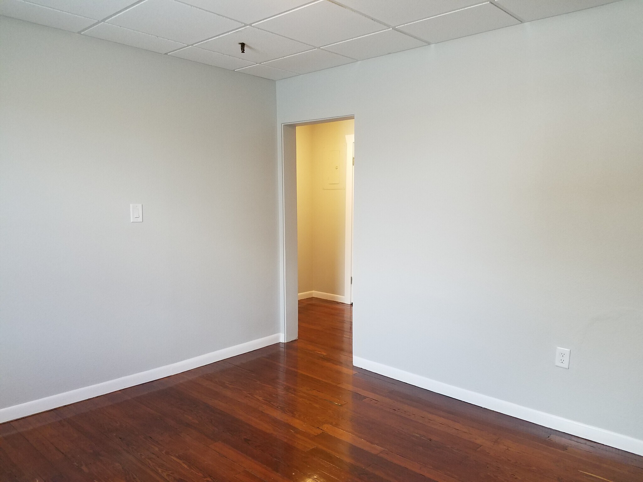 Building Photo - 115 E 4th Ave