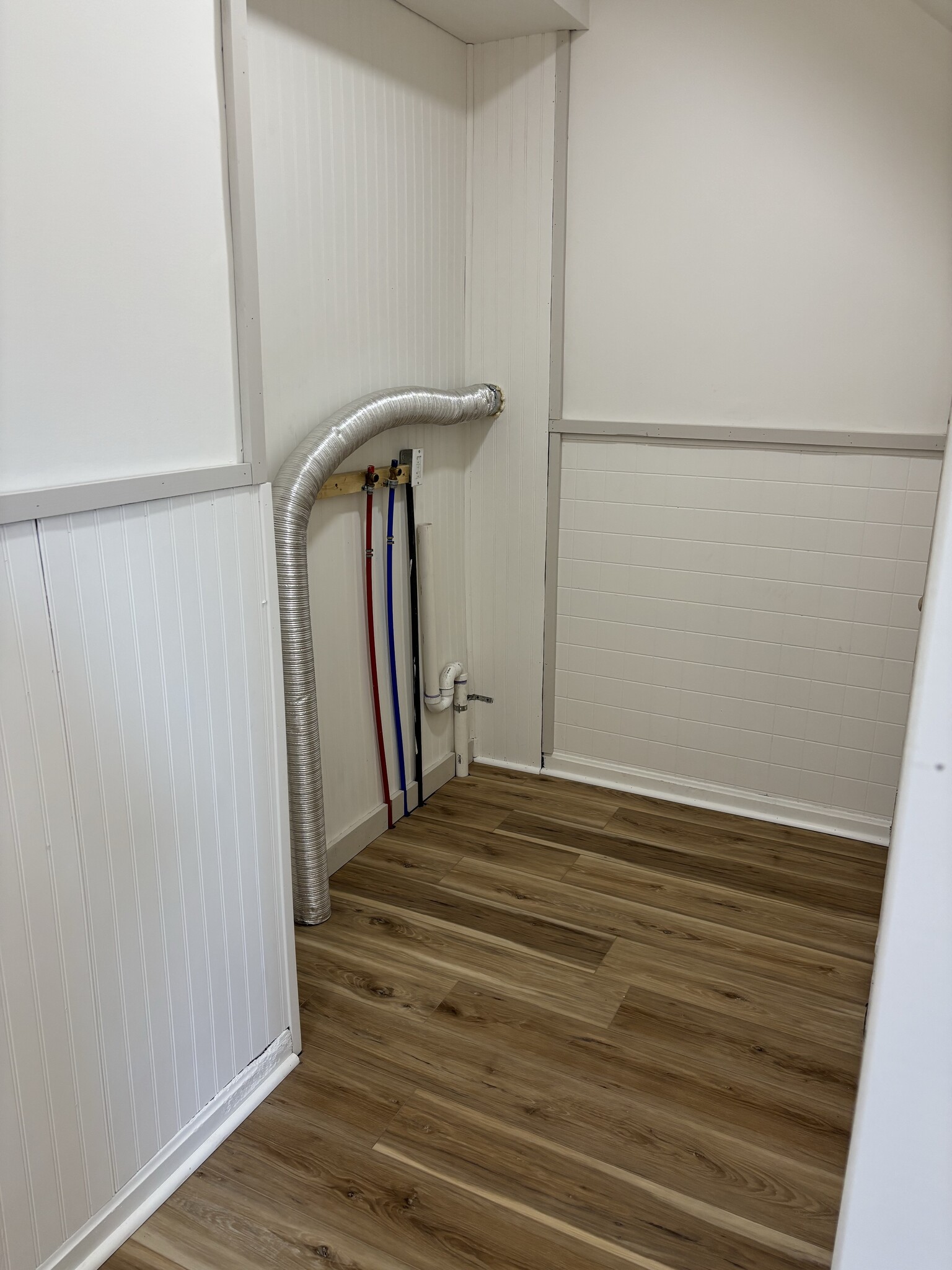 Building Photo - 19 W Chartes St