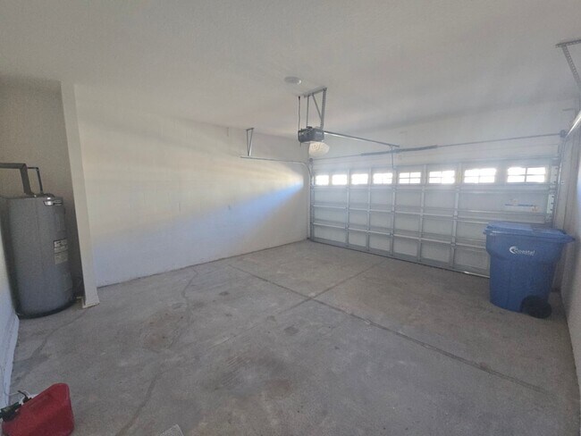 Building Photo - Beautiful 3-Bedroom, 2.5-Bathroom Townhome in Wesley Chapel