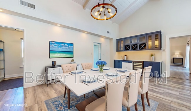 Building Photo - 475 Country Club Dr