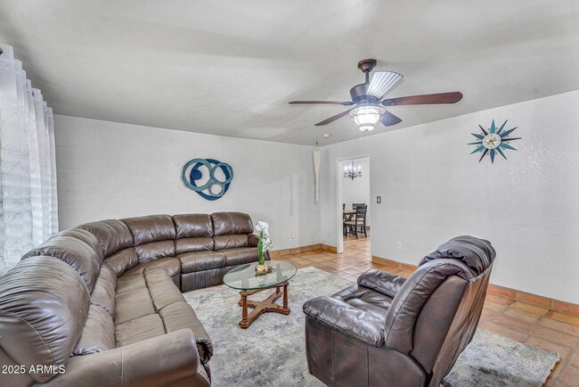 Building Photo - 1113 Walnut Dr