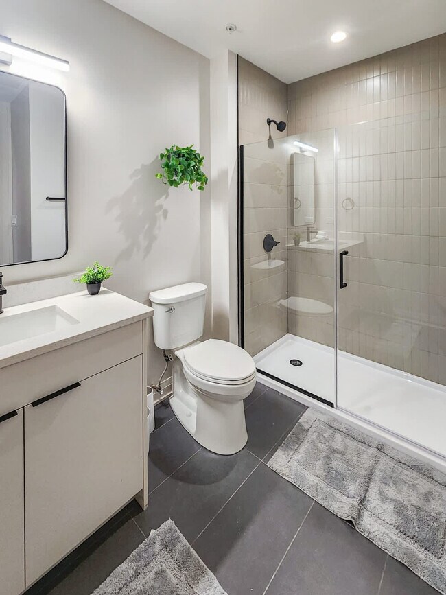 Building Photo - 1934 W North Ave