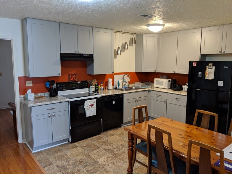 Kitchen - 1 - 143 Clover Valley Cir