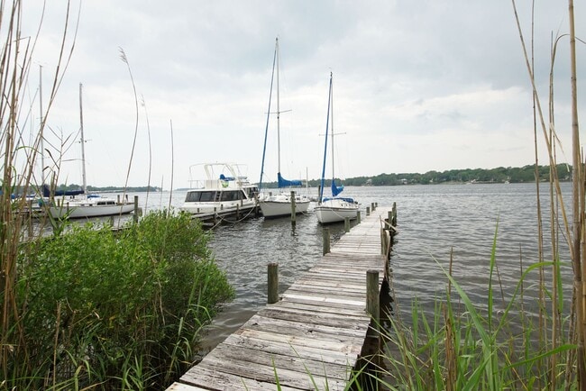 Building Photo - Waterfront Townhome in Central Niceville