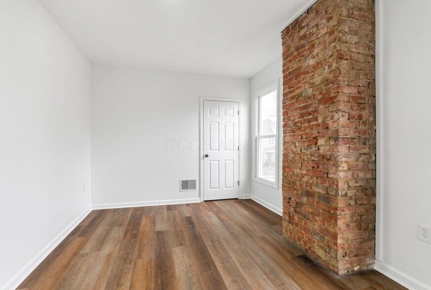 Building Photo - 466 N Garfield Ave