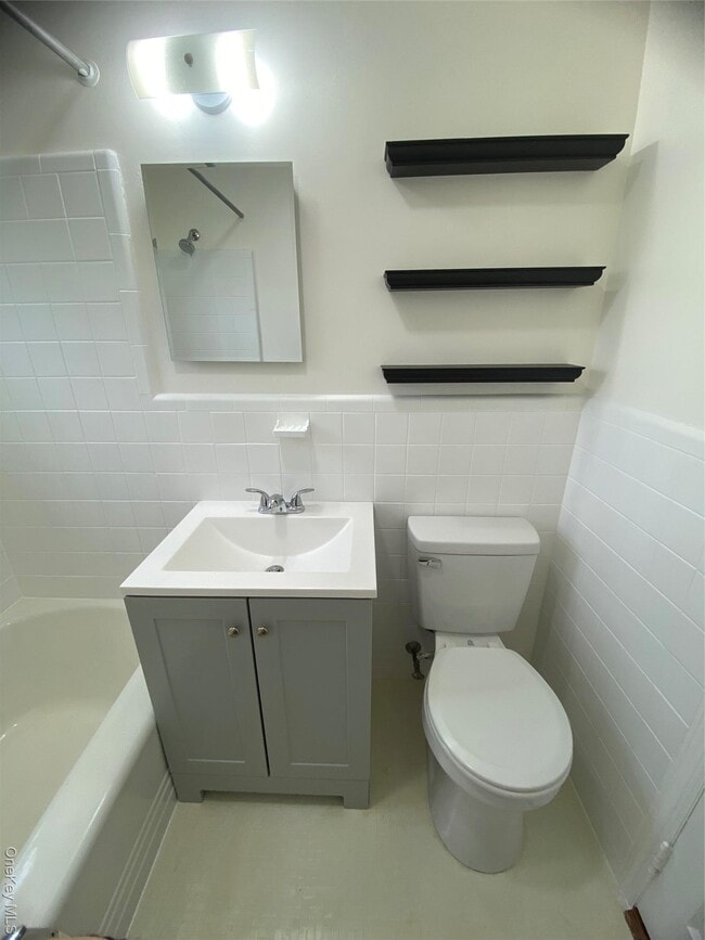 Building Photo - 2 George St