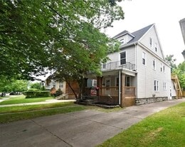 Building Photo - 28 Red Jacket Pky