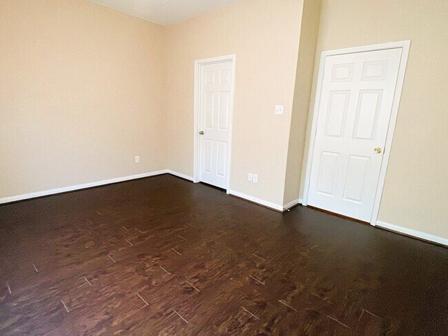 Building Photo - 8526 Homewood Ln
