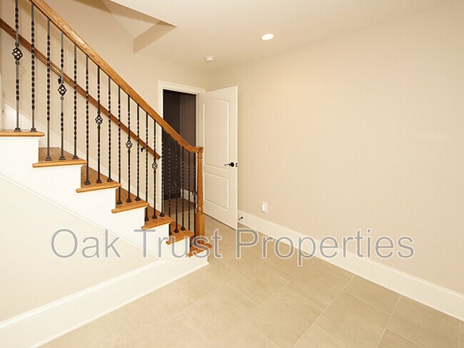 Building Photo - 125 Brogun Ln