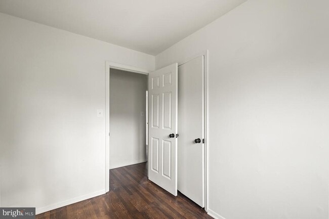 Building Photo - 10725 Maple St