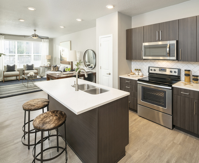 Fully Equipped Eat-In Kitchen - Parc West Apartments