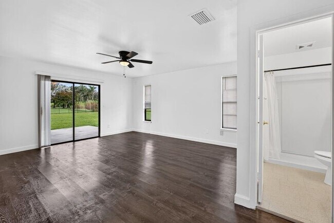 Building Photo - 5989 Coconut Blvd