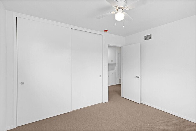 Building Photo - Single level home in San Carlos