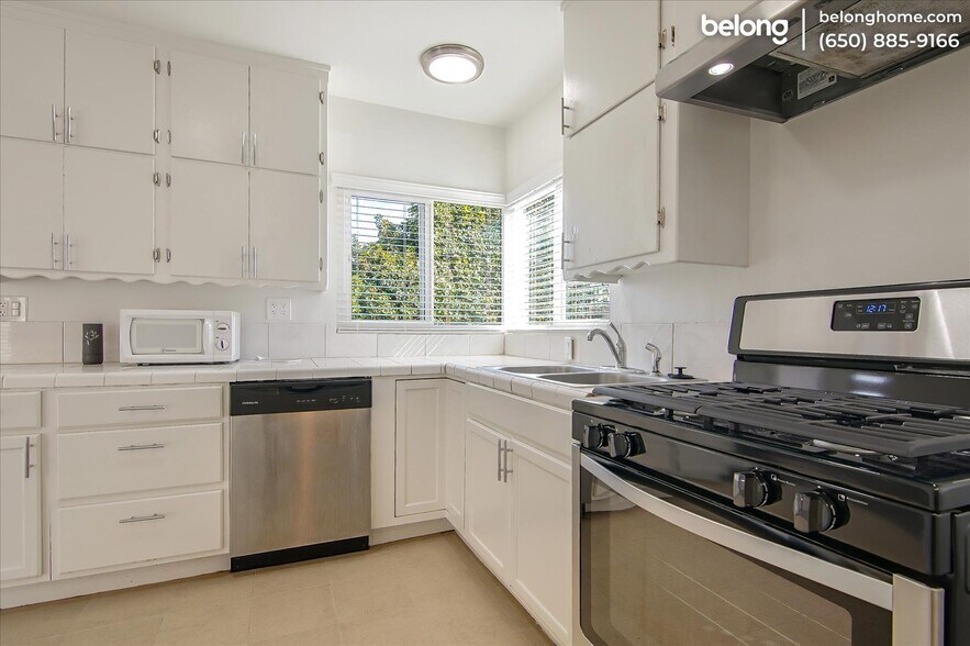 Building Photo - 11856 Beatrice St