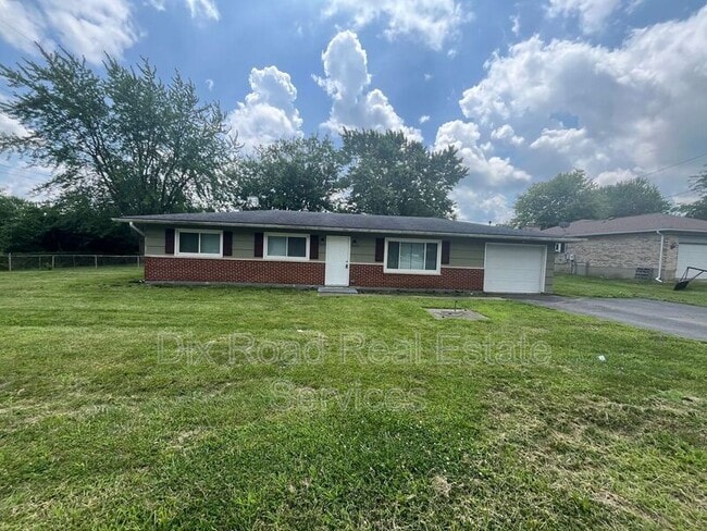 Primary Photo - 440 W Wenger Rd