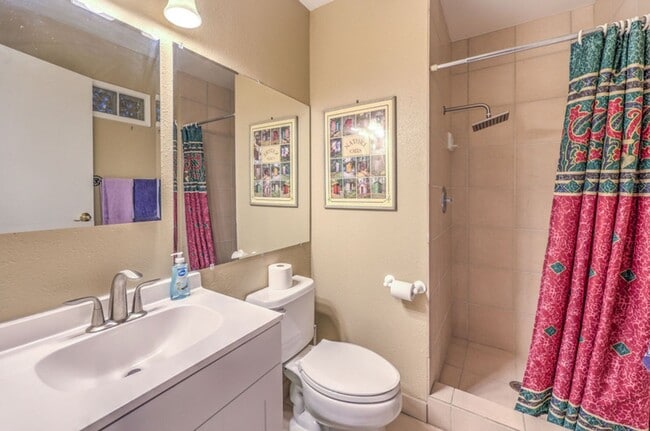 Building Photo - 1 Bedroom Casita with Pool Access!
