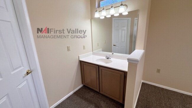 Building Photo - 2 Bedroom- 2 Bathroom Downstairs