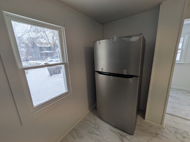 Building Photo - 148 Maple St