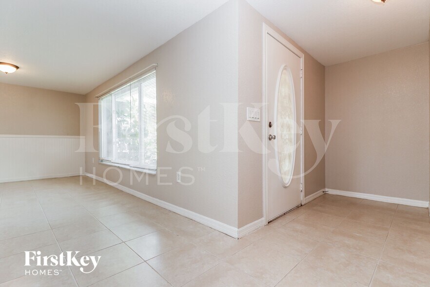 Building Photo - 7701 Birchwood Dr