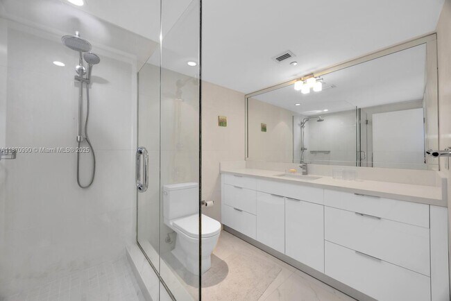 Building Photo - 2127 Brickell Ave