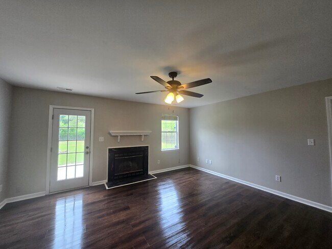 Building Photo - 302 Paddock Pl